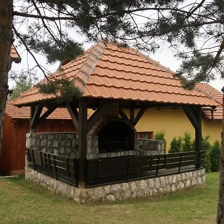 Tara Malesevic - 3 Lux *